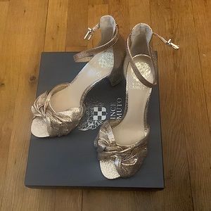 NIB Vince CAMUTO Rose gold   size 7